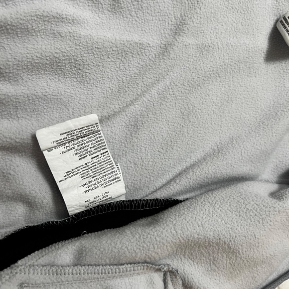 Gently worn (USED)- Toddler’s Nike jacket - Picture 5 of 11